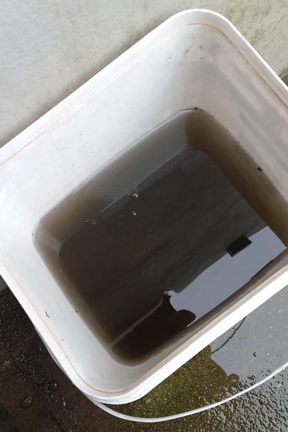 Fonte BBC News — Foto: Chuva negra é resultado da mistura de água com fuligem transportada pela fumaça