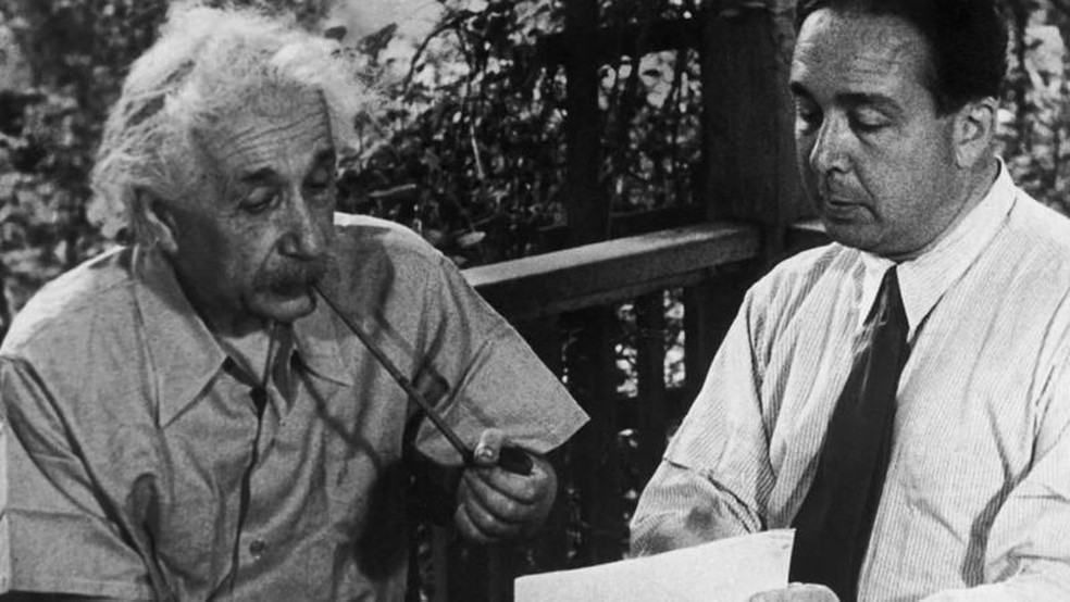 Em 1939, Albert Einstein e Leo Szilard escreveram para o presidente dos Estados Unidos alertando sobre os perigos nucleares — Foto: BBC News fonte