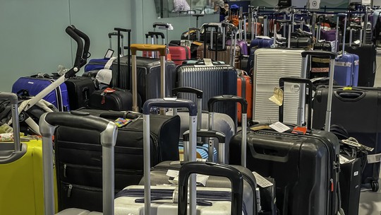 Após pior tempestade em Dubai em 75 anos, Emirates precisa devolver cerca de 30 mil bagagens de passageiros