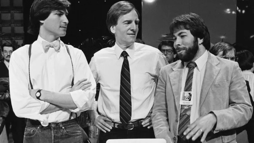 Steve Jobs, John Sculley e Steve Wozniak em um evento da Apple em 1984 — Foto: BETTMANN/GETTY IMAGES via BBC