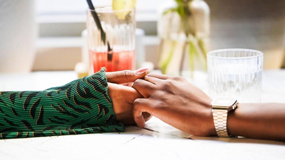O estudo de 1997 relata que um casal que se conheceu no laboratório acabou se casando — Foto: BBC News fonte