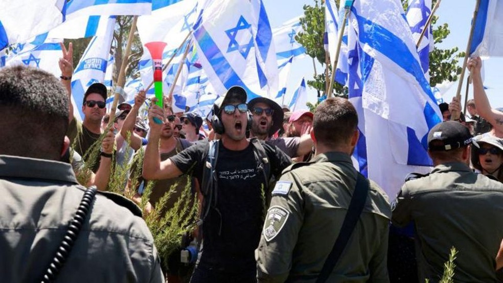 Manifestantes protestam contra nova lei em Jerusalém — Foto: GETTY IMAGES/VIA BBC
