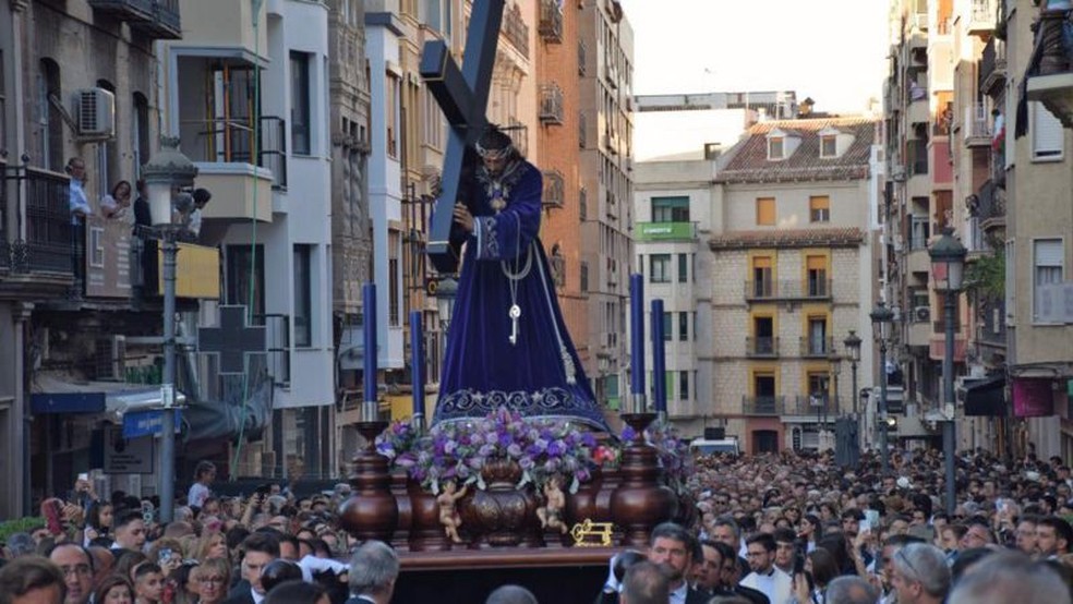 'Senhor, mandai-nos chuva!', clamaram os fiéis em procissão na província olivícola de Jaén, na Espanha — Foto: DIOCESE DE JAEN/VIA BBC