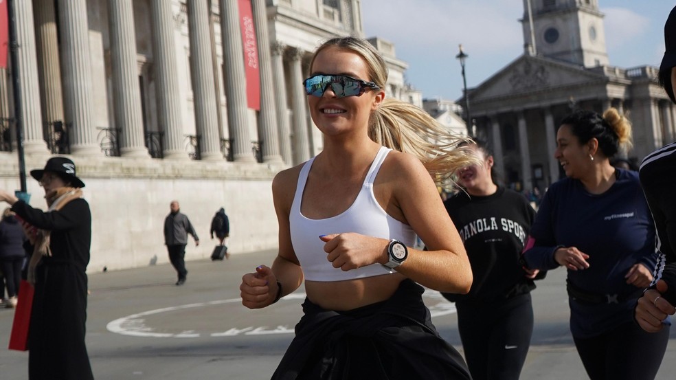 Maddie é corredora e também gosta de ioga, tênis e triatlo — Foto: BBC News fonte