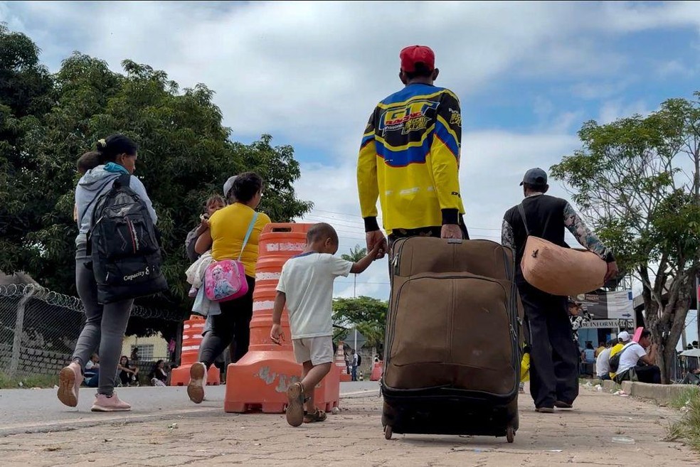 Houve redução de quase 50% no número de venezuelanos entrando no Brasil em janeiro — Foto: BBC News fonte