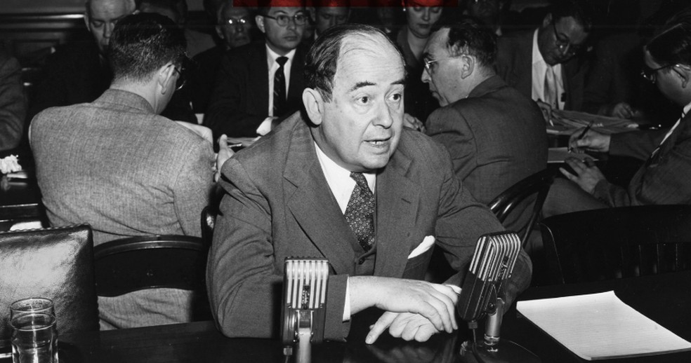 John von Neumann é considerado um dos primeiros a mencionar o conceito de singularidade, muito antes de ele ter um nome — ele era físico, matemático, economista e cientista da computação. — Foto: BBC News fonte