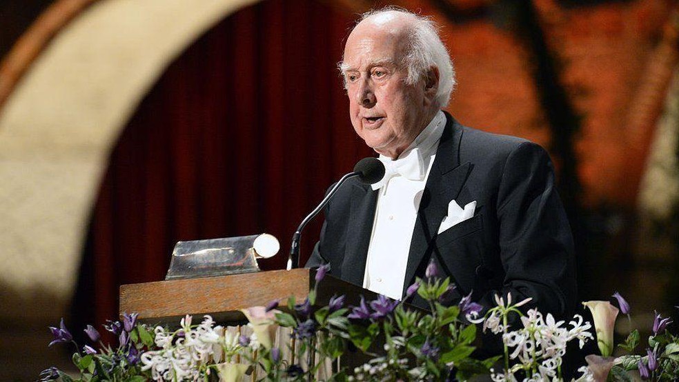 Fonte BBC News — Foto: Peter Higgs ganhou o Prêmio Nobel de Física, na cerimônia realizada em 10 de dezembro de 2013