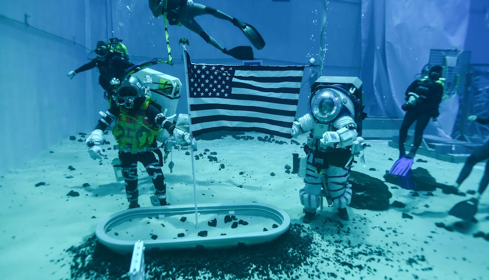 NASA usa piscina gigante para treinar astronautas que pisarão na Lua — Foto: Divulgação/NASA