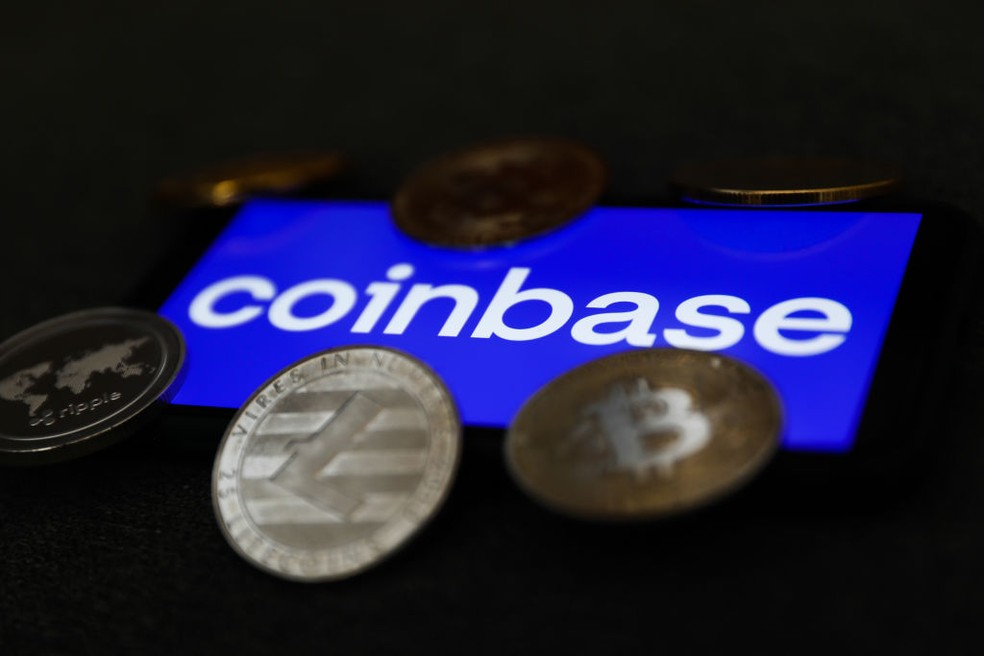 Coinbase obteve aprovação para oferecer futuros de criptomoedas a clientes de varejo nos EUA — Foto: Getty Images