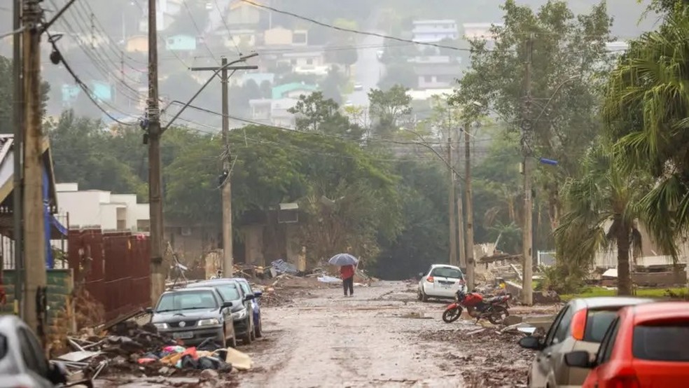 Inundações em municípios do Vale do Taquari como Roca Sales fazem moradores temerem fuga de empresas e empobrecimento da região — Foto: GUSTAVO MANSUR/GOVERNO DO RIO GRANDE DO SUL via BBC