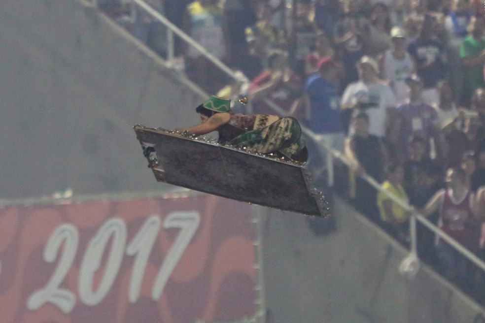 A Mocidade Independente de São Miguel recriou a magia de Aladim em 2017 — Foto: Salim Wariss