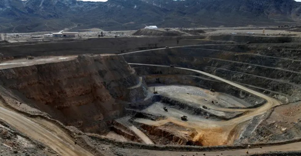Mina de exploração de terras raras. Corrida global por minerais críticos coloca o Brasil na rota do interesse dos Estados Unidos e da China — Foto: BBC News fonte