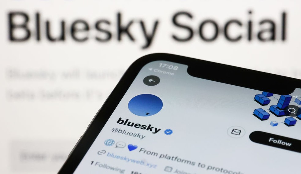 O layout da plataforma Bluesky apresenta semelhanças com o Twitter — Foto: Getty Images