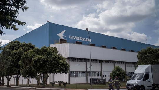 Metalúrgicos da Embraer entram em greve por ganho real de salário