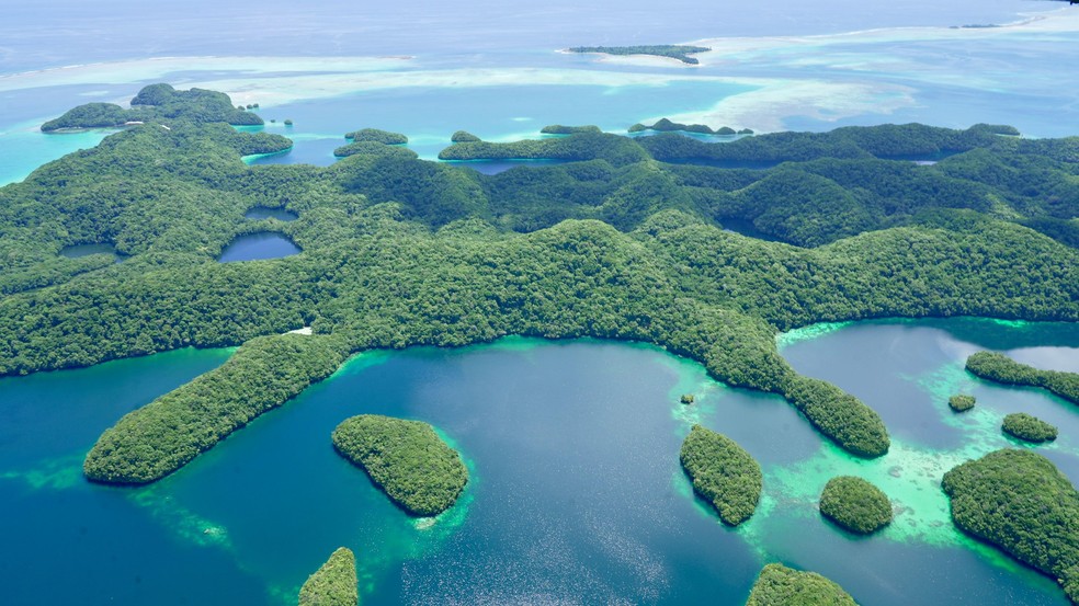 Imagem aérea das Rock Islands, em Koror, Palau — Foto: BBC News fonte
