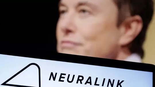 Empresa de Musk busca voluntários para testes com implante cerebral contra paralisia