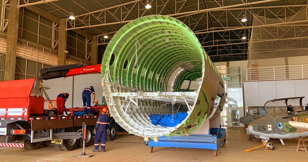 Fuselagem de aeronave da Embraer se transforma em sala de aula na USP