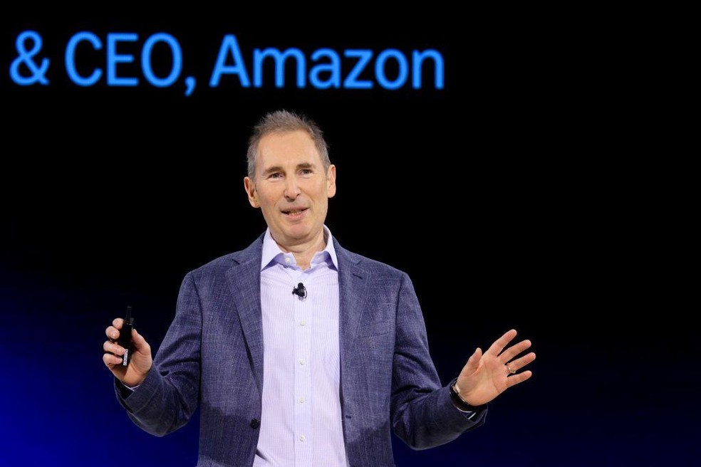 Andy Jassy assumiu a liderança da Amazon após a saída de seu fundador, Jeff Bezos — Foto: BBC News fonte