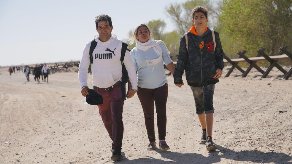 Se pobreza aumentar na Venezuela, nova onda de imigração é esperada — Foto: BBC News fonte