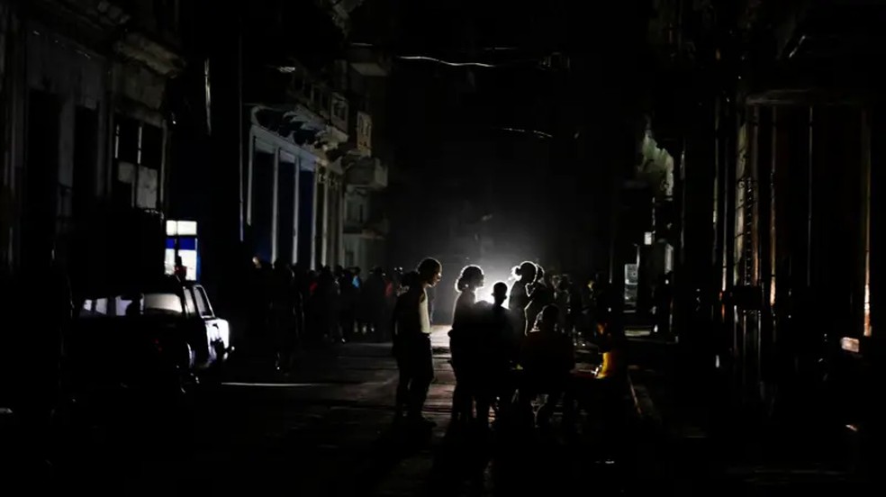 Cuba vive uma crise econômica e energética agravada pelo recrudescimento das sanções impostas pelos Estados Unidos — Foto: BBC News Fonte