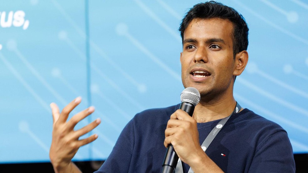 Para Deedy Das, longas jornadas de trabalho não significam que seus funcionários sejam produtivos ou trabalhem com eficiência — Foto: BBC News fonte