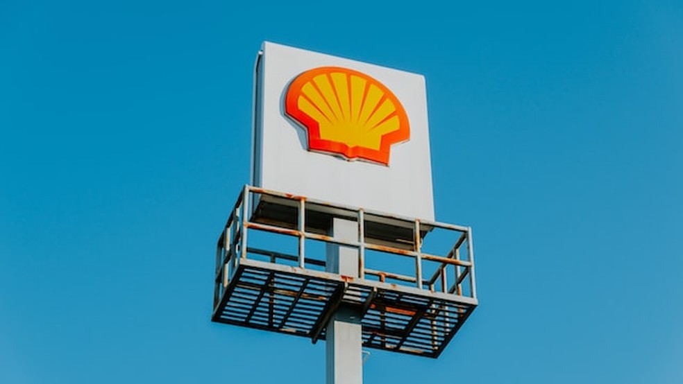 A Shell e a TotalEnergies, as duas maiores empresas de energia da Europa, reportaram lucros de mais de 9 bilhões de dólares no terceiro trimestre — Foto: Unsplash