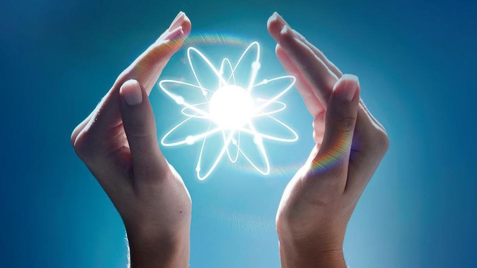 Talvez nós sejamos a única coleção de átomos que analisa sua natureza — Foto: BBC News fonte