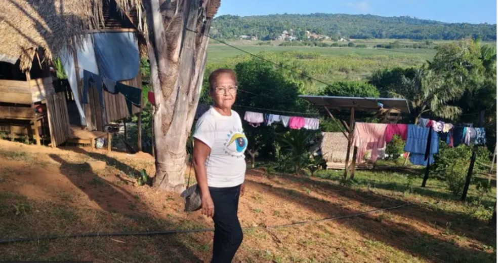 Sheila Cals voltou da Guiana Francesa para morar em nova ocupação no Oiapoque — Foto: Acervo Pessoal via BBC News
