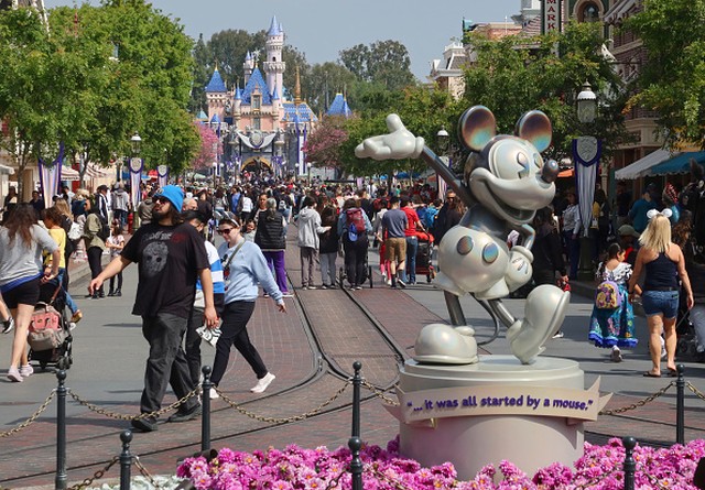 Walt Disney processa governador da Flórida após anulação de acordos ...