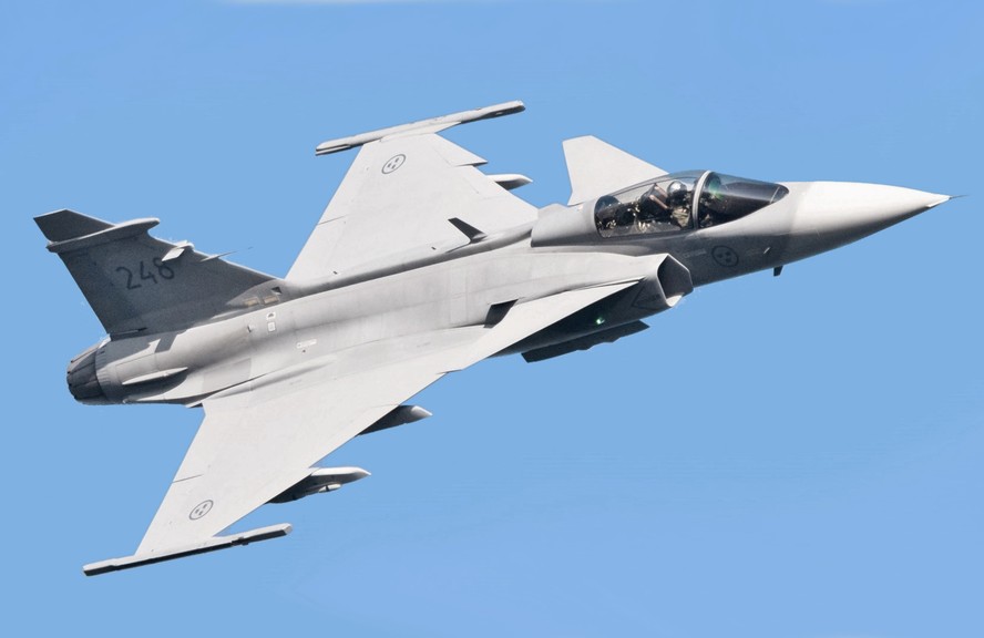 Décimo caça F-39 Gripen chega ao Brasil como parte da modernização da frota da Força Aérea Brasileira
