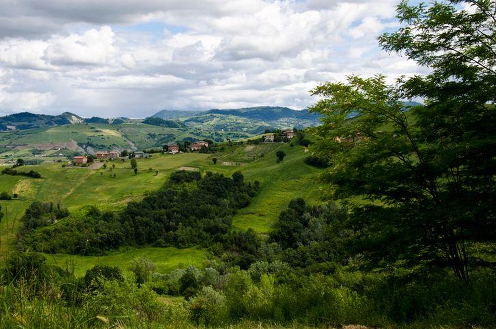 Um cientista comparou os resultados do intestino de Hugh Pym com os de pessoas que vivem na região da Emília-Romanha, no norte da Itália, áreas conhecidas pelo ar puro — Foto: BBC News fonte