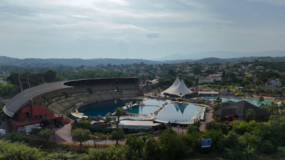 O parque Marineland fechou suas portas em janeiro de 2025 — Foto: BBC News fonte