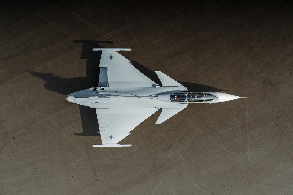 O Gripen-F, resultado de parceria entre a sueca Saab e a Embraer — Foto: Divulgação