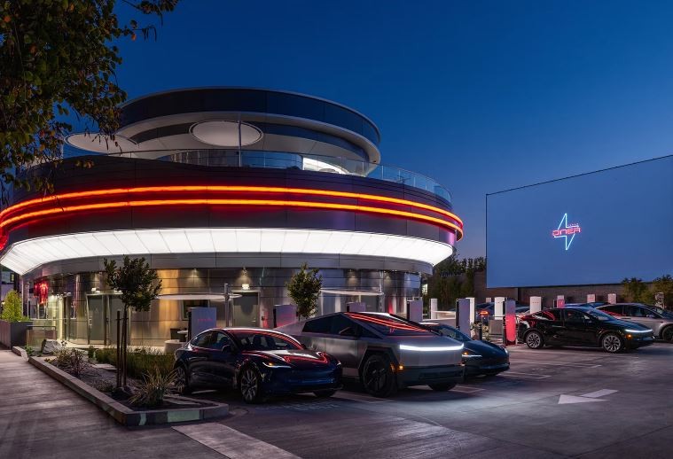 Quase 6 meses após inauguração, como está a lanchonete que a Tesla abriu nos EUA?