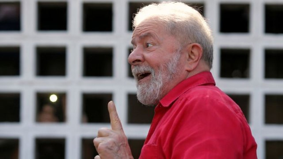 'Não acredito que nenhum governo se repita, e o segundo governo de Lula não será tão ruim como o segundo governo de de Getúlio Vargas. Não vejo dessa forma', avalia Santana — Foto: Reuters via BBC