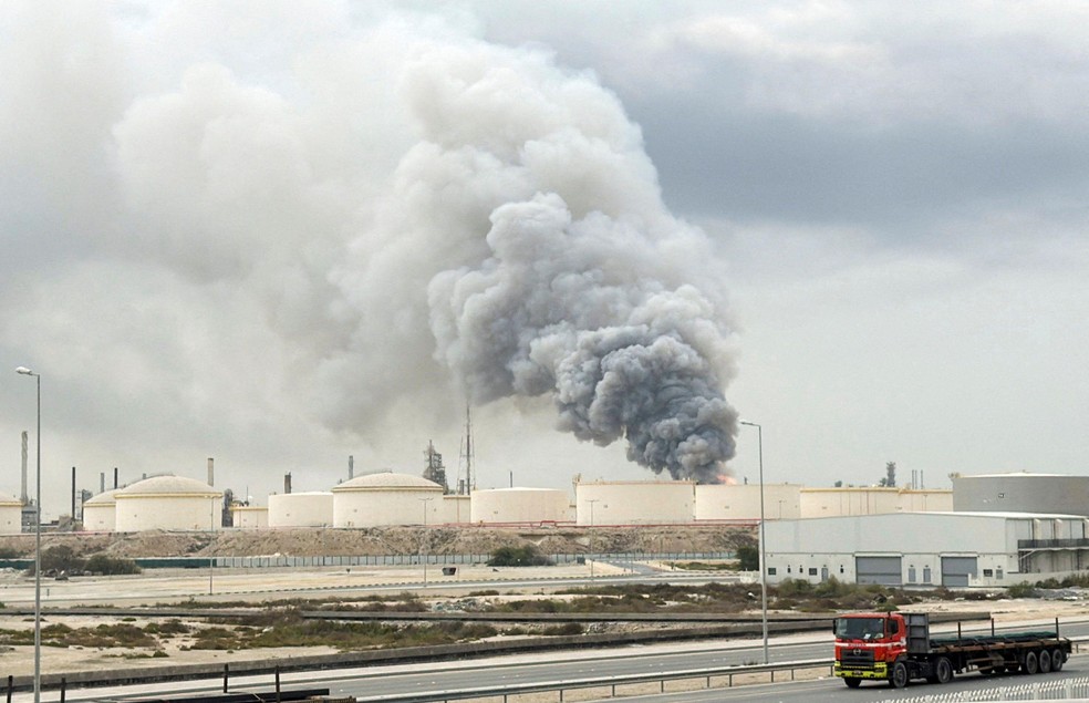 Refinarias no Oriente Médio estão sendo atacadas — Foto: BBC News fonte