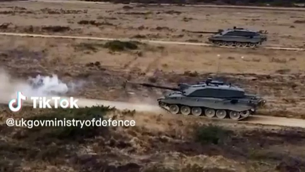 Vídeo de tanque fornecido à Ucrânia foi publicado na conta do Ministério da Defesa britânico no Tik Tok — Foto: MOD/TIKTOK via BBC