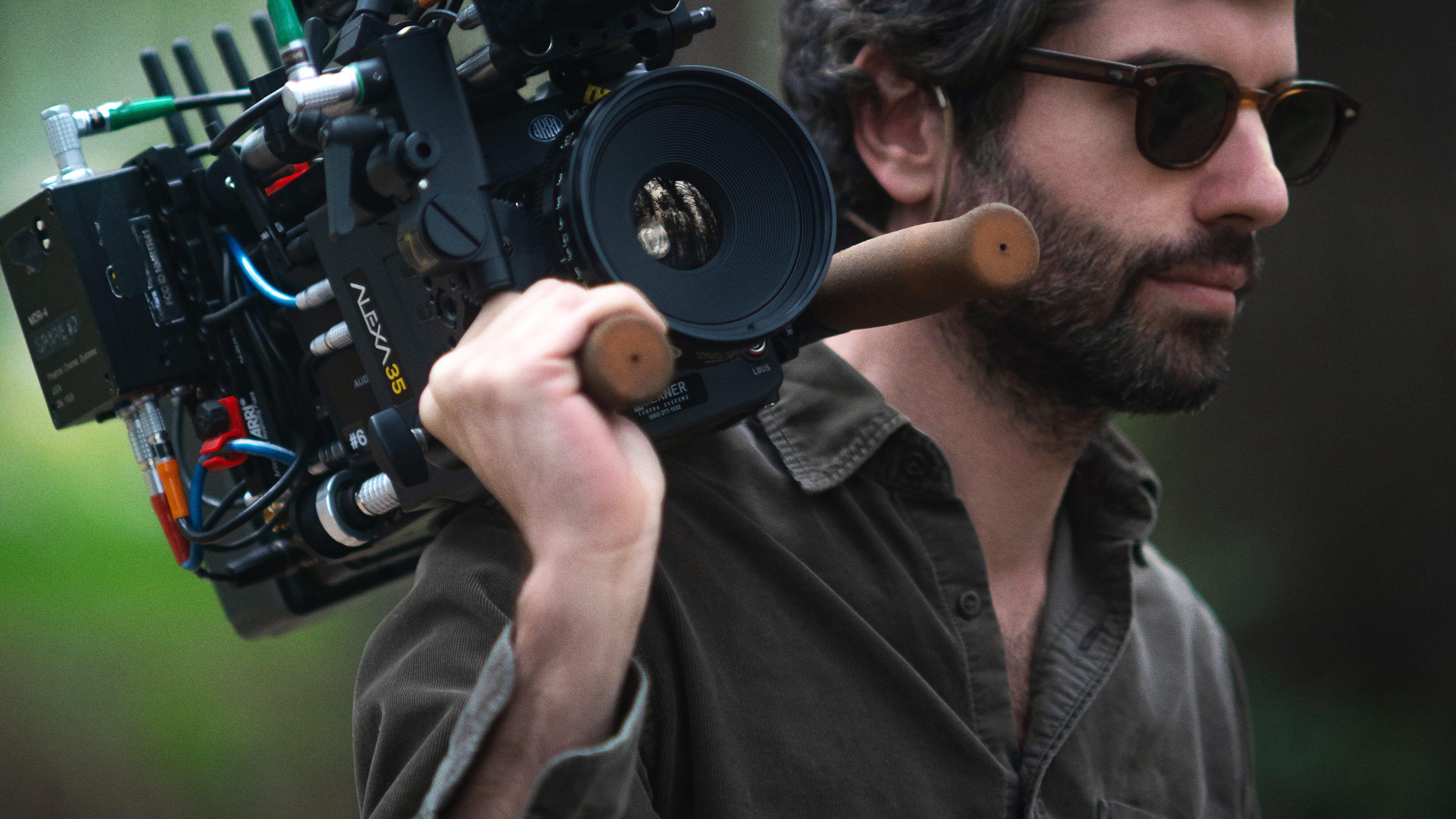 "As pessoas sempre vão querer ver filmes feitos por pessoas, e não por inteligência artificial", diz o brasileiro Adolpho Veloso, que concorre ao Oscar