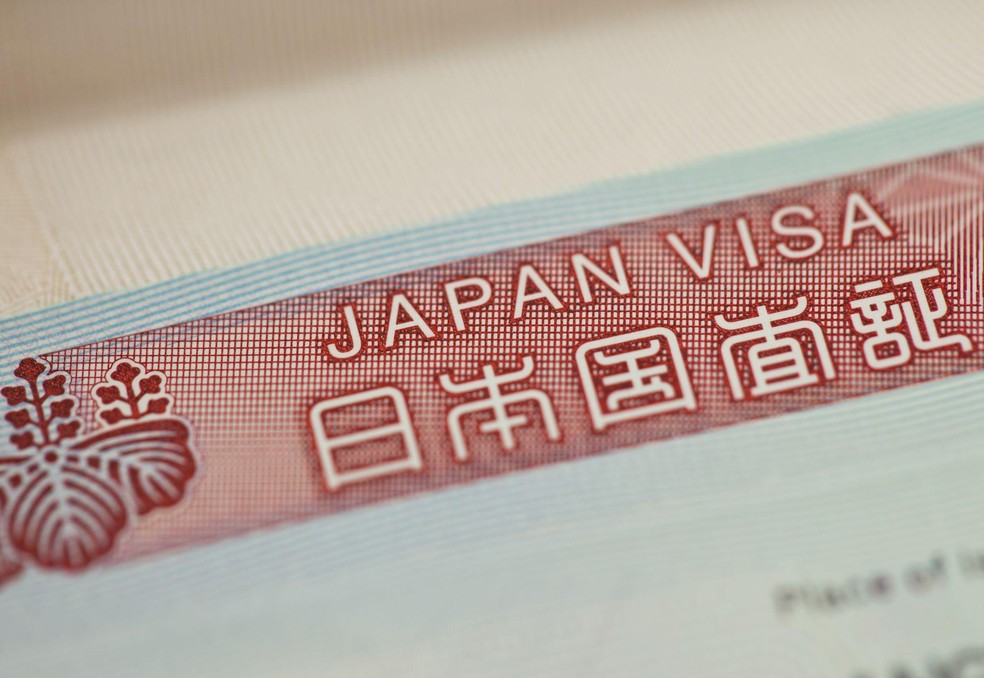 Governo japonês está estudando novas medidas para tornar mais rígidos os critérios para se obter vistos e cidadania — Foto: BBC News fonte