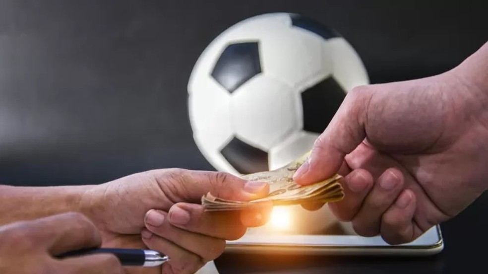 O Ministério da Fazenda trabalha para começar a taxar o setor de sites de apostas esportivas — Foto: GETTY IMAGES via BBC