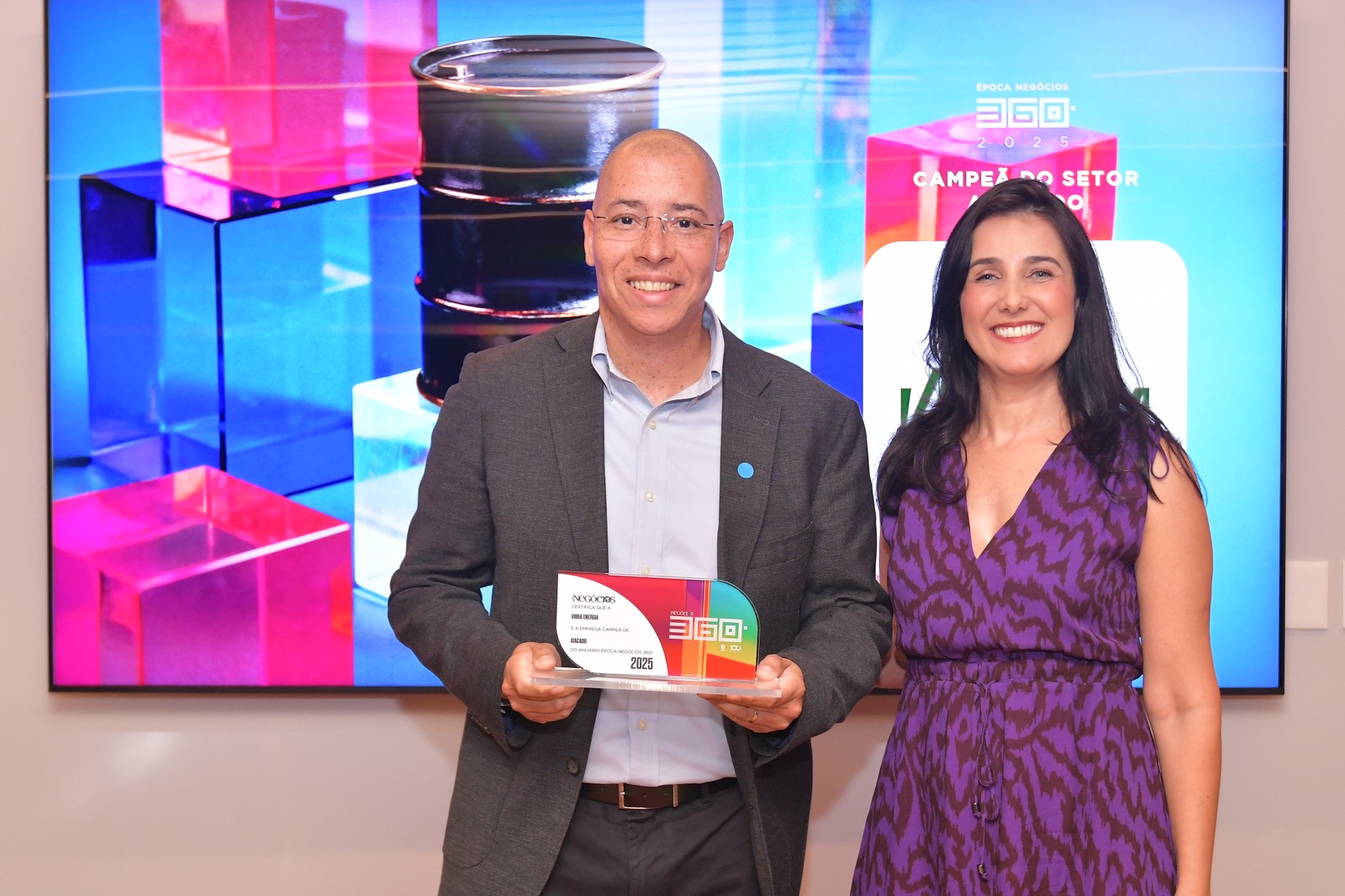 A Vibra Energia, representada por Aspen Andersen, vice-presidente de gente, tecnologia e ESG, foi reconhecida como líder no setor de Atacado — Foto: Flavio Santana
