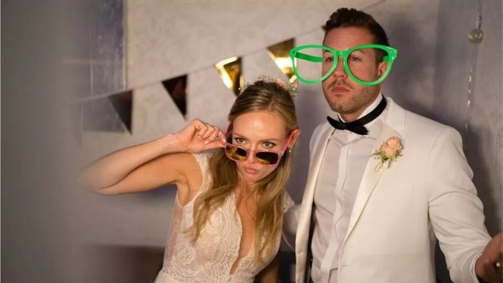 Cabines fotográficas têm marcado presença nas recepções de casamentos há alguns anos. Agora, elas podem também criar gifs — Foto: Getty Images via BBC News Brasil