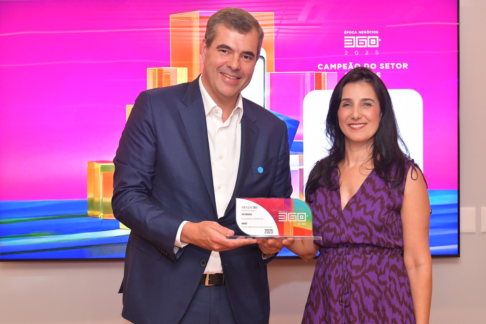 O Itaú Unibanco, representado pelo presidente do Itaú BBA, Flávio Souza, foi o vencedor na categoria Bancos — Foto: Flavio Santana