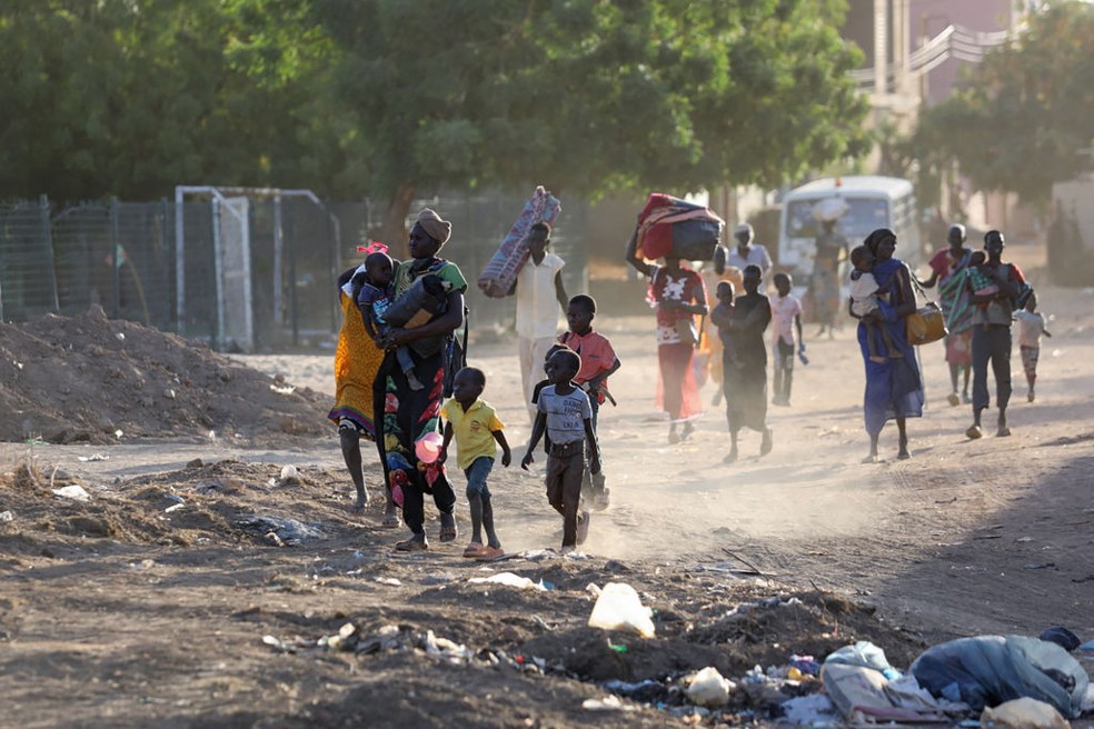A OMS afirma que um dos lados combatentes na guerra do Sudão ocupou um dos principais laboratórios sanitários — Foto: Getty Images/AFP