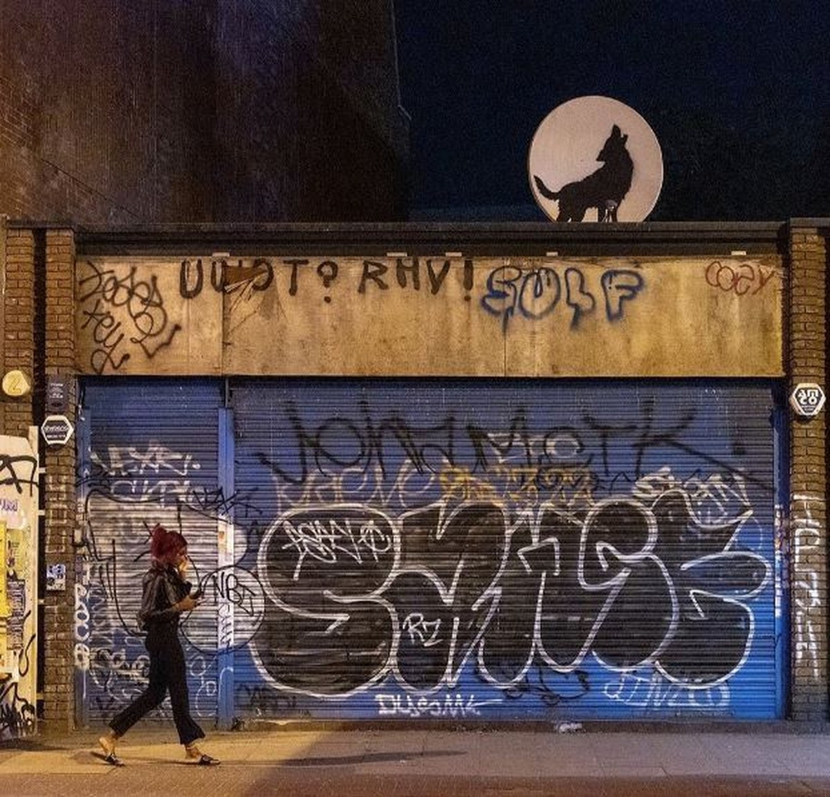 Obras de arte do artista de rua Banksy causam frenesi em Londres