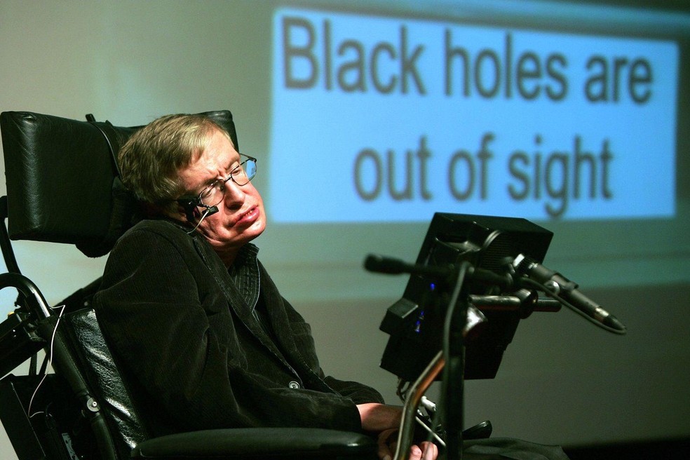 Trabalhos em que Pasterski participou com outros pesquisadores foram citados por Stephen Hawking — Foto: BBC News fonte