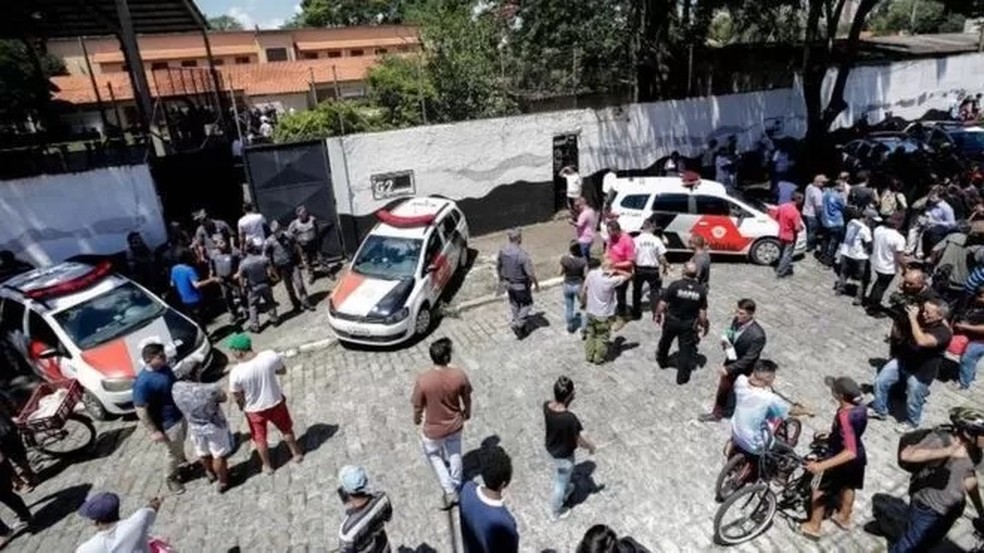 Ataque à Escola Estadual Raul Brasil, em Suzano, deixou dez mortos em 2019 — Foto: EPA via BBC