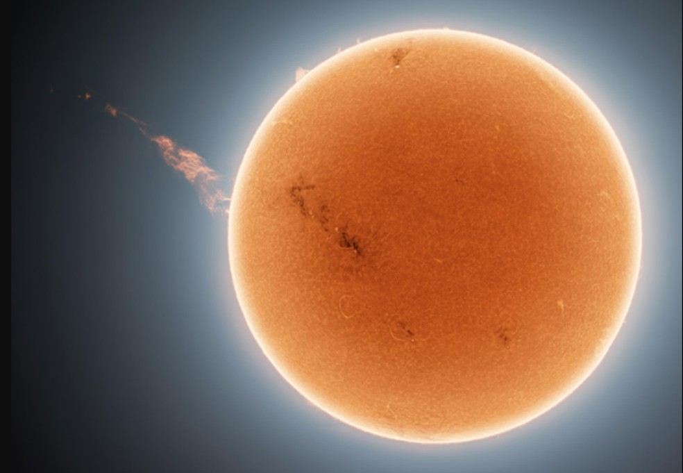 Em 2022, ele capturou uma ejeção de massa coronal com extensão estimada em 1 milhão de milhas — Foto: Reprodução/X
