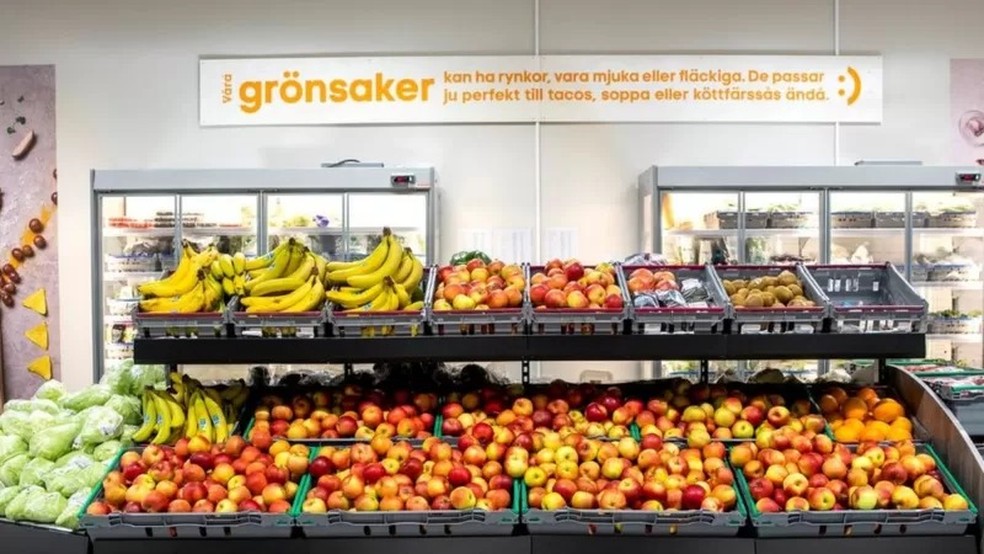 Os membros dos supermercados Matmissionen pagam um terço do preço original dos produtos — Foto: ANNA Z EK/MATMISSIONEN via BBC News