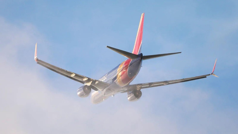 Incidentes de turbulência estão aumentando como resultado das mudanças climáticas causadas pela ação humana — Foto: BBC News fonte